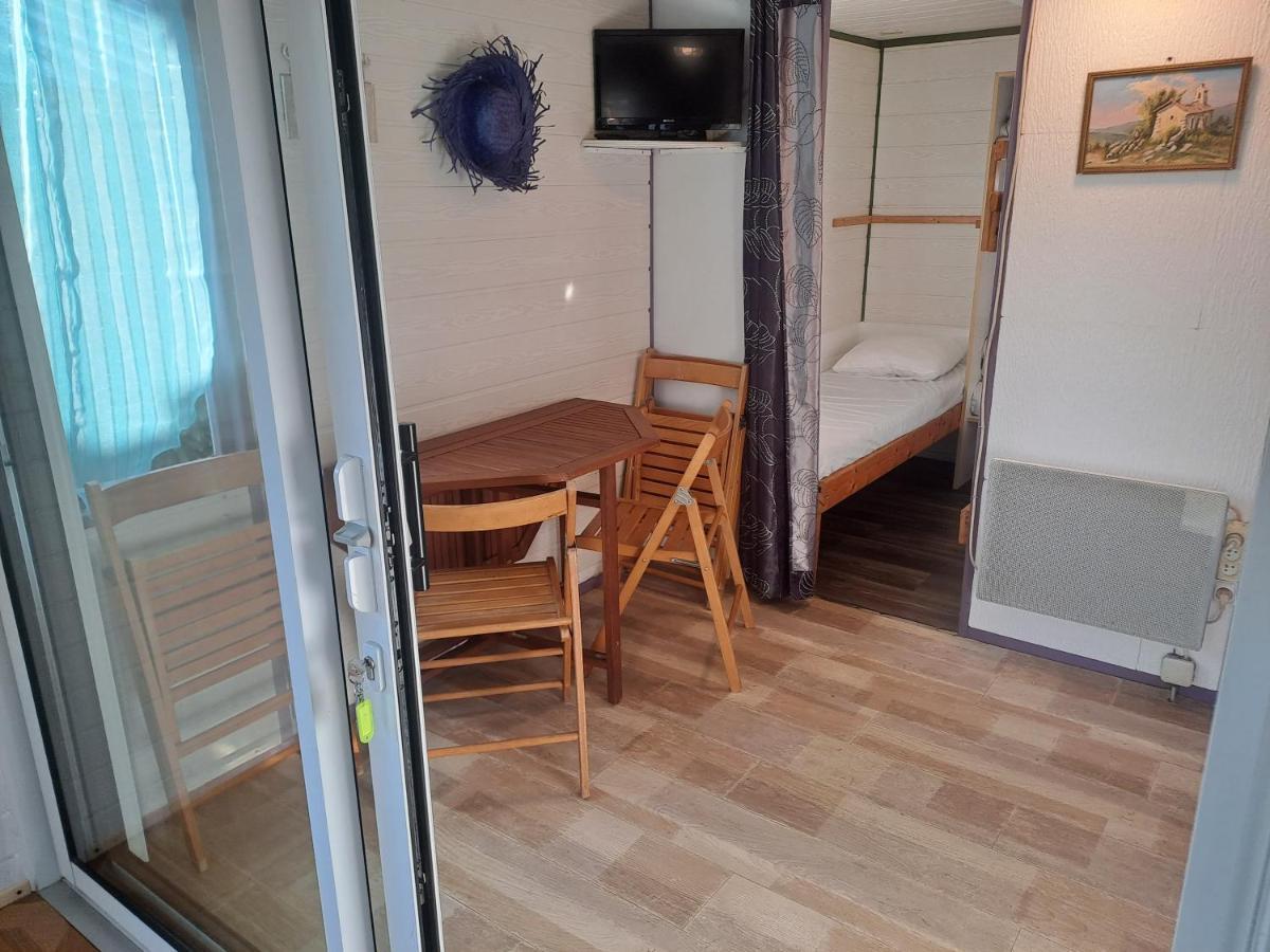 Chalet Pour 5 Personnes Equipe Sur Emplacement Privatif Dans Camping 4 Etoiles Appartenant Et Gere Par Un Particulier Foix Exterior foto