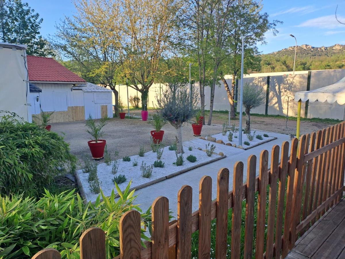 Chalet Pour 5 Personnes Equipe Sur Emplacement Privatif Dans Camping 4 Etoiles Appartenant Et Gere Par Un Particulier Foix Exterior foto