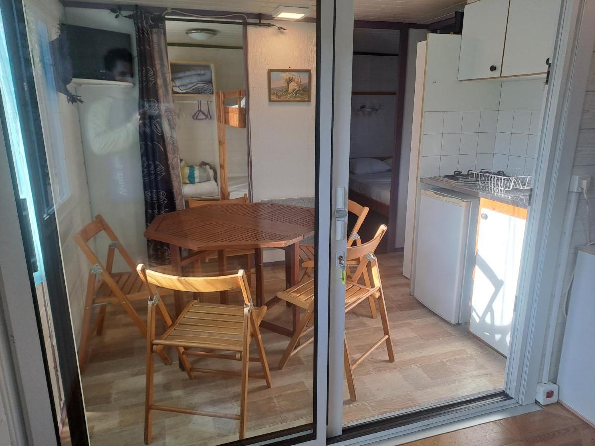 Chalet Pour 5 Personnes Equipe Sur Emplacement Privatif Dans Camping 4 Etoiles Appartenant Et Gere Par Un Particulier Foix Exterior foto